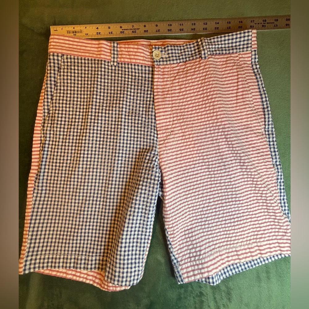 Vineyard Vines Red, White, Blue Striped Shorts, Size: 32. (5451)